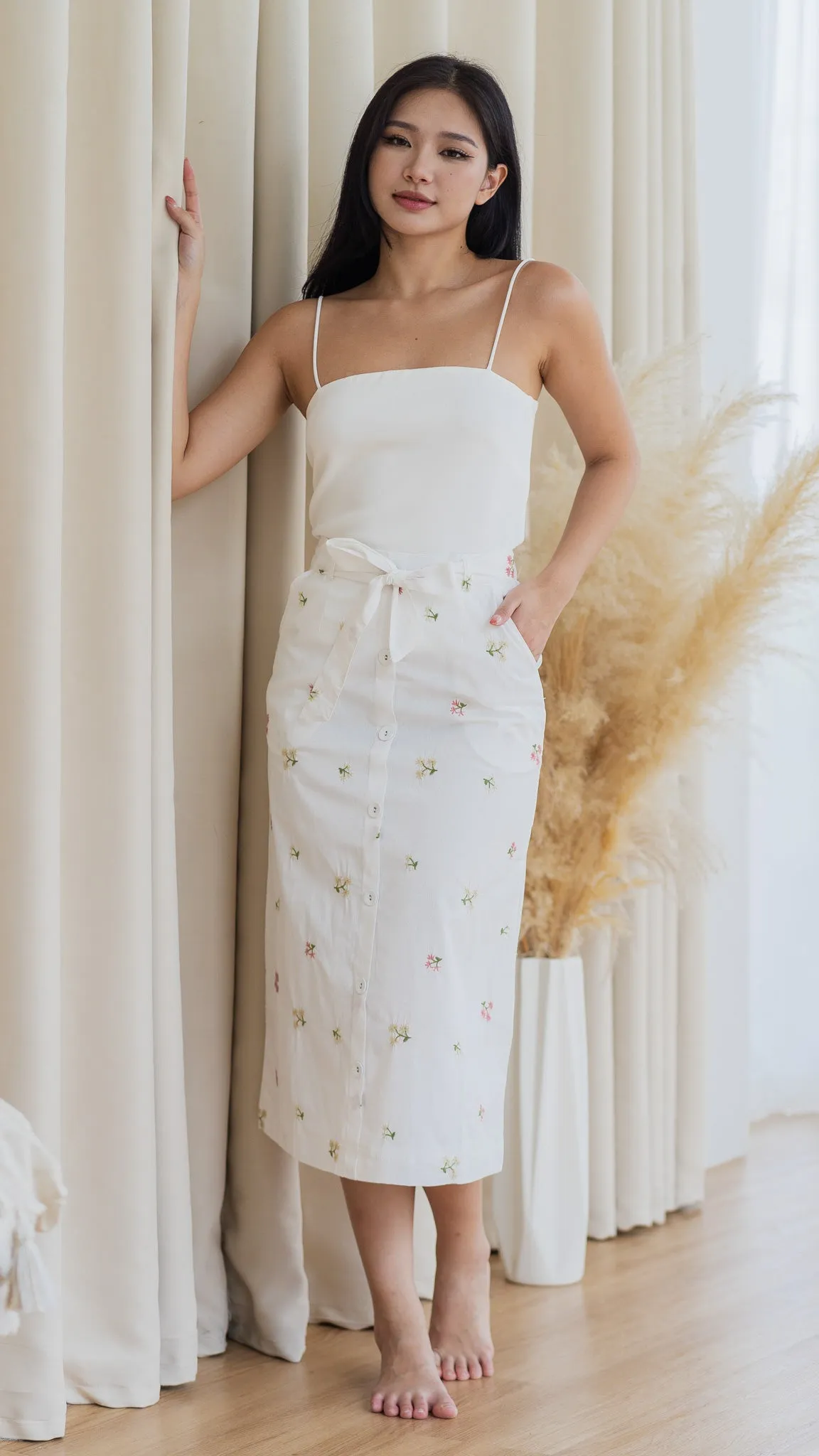 Blume Embroidery Midi Skirt in White