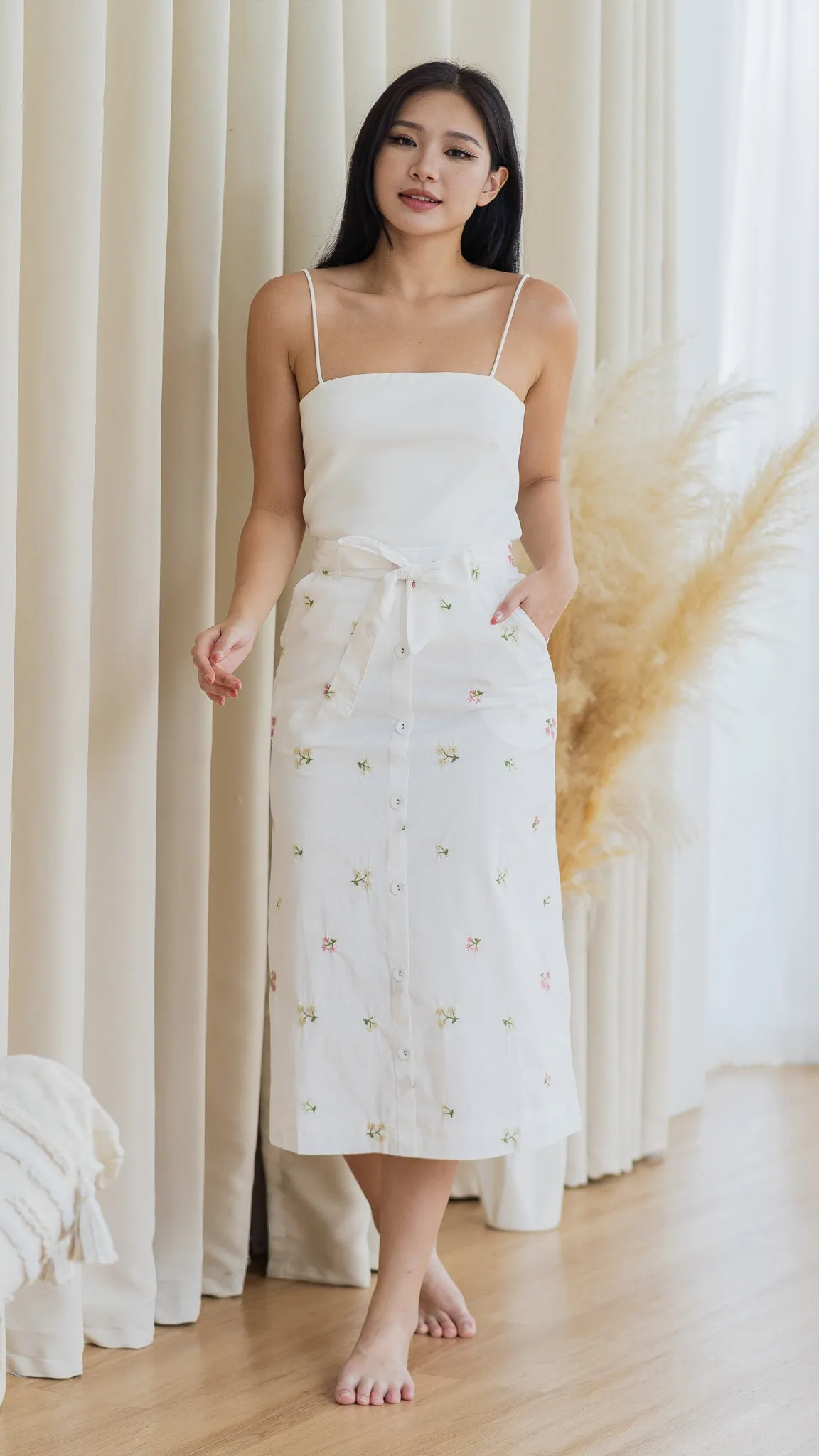Blume Embroidery Midi Skirt in White