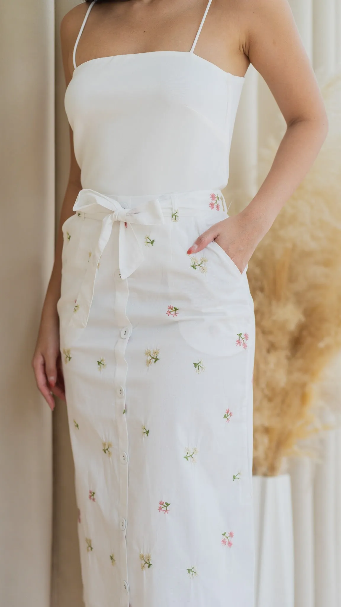 Blume Embroidery Midi Skirt in White