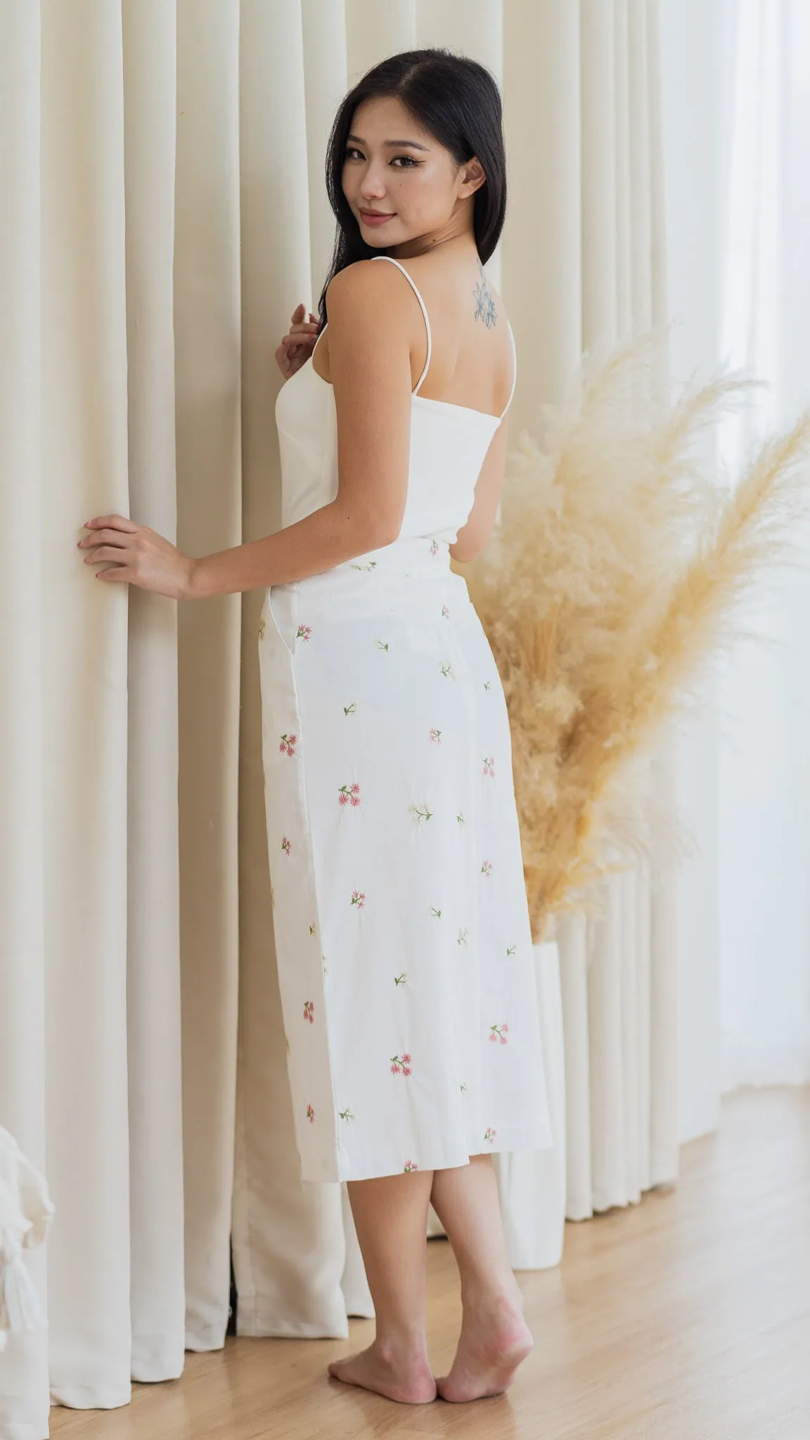 Blume Embroidery Midi Skirt in White