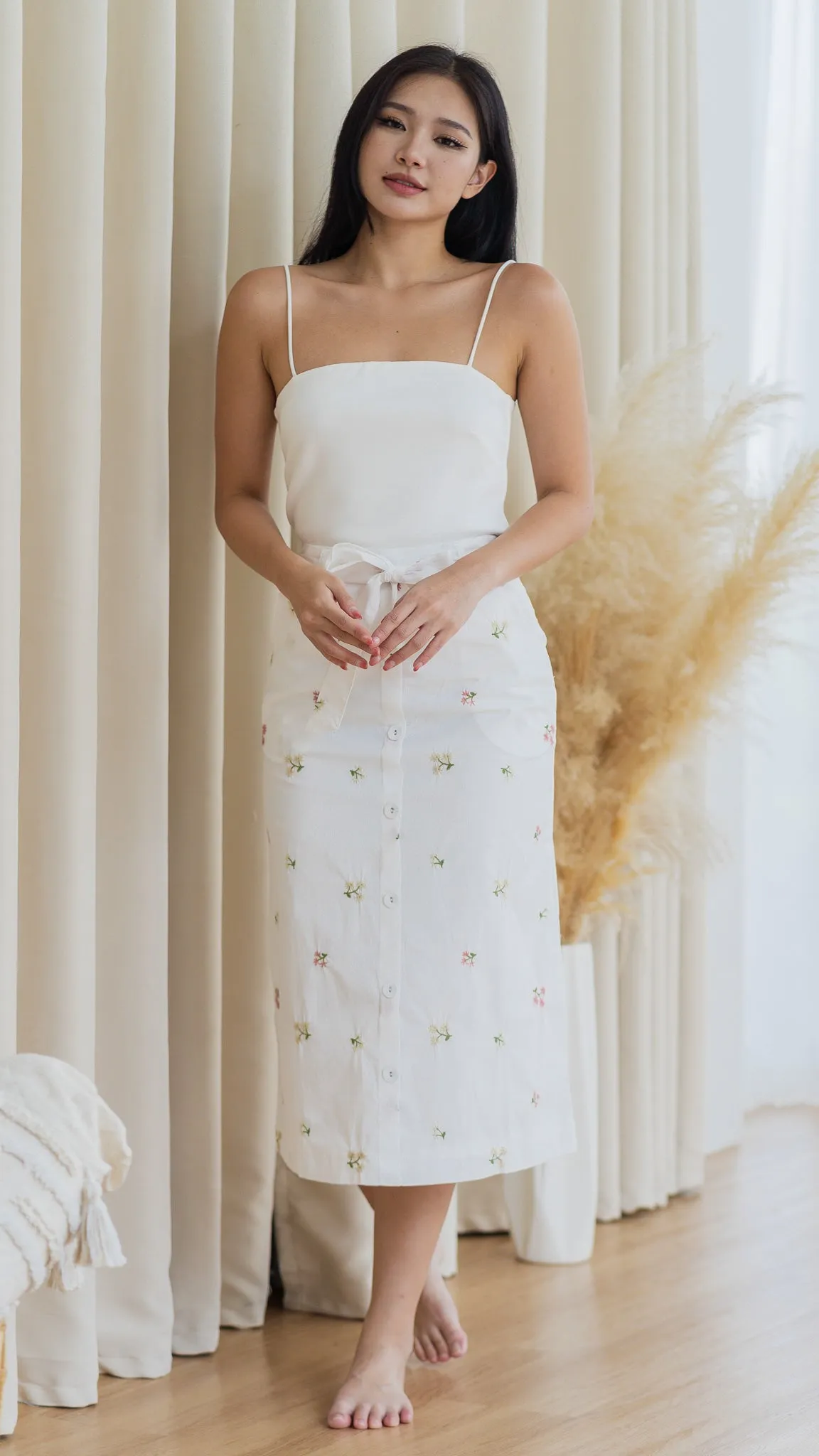 Blume Embroidery Midi Skirt in White