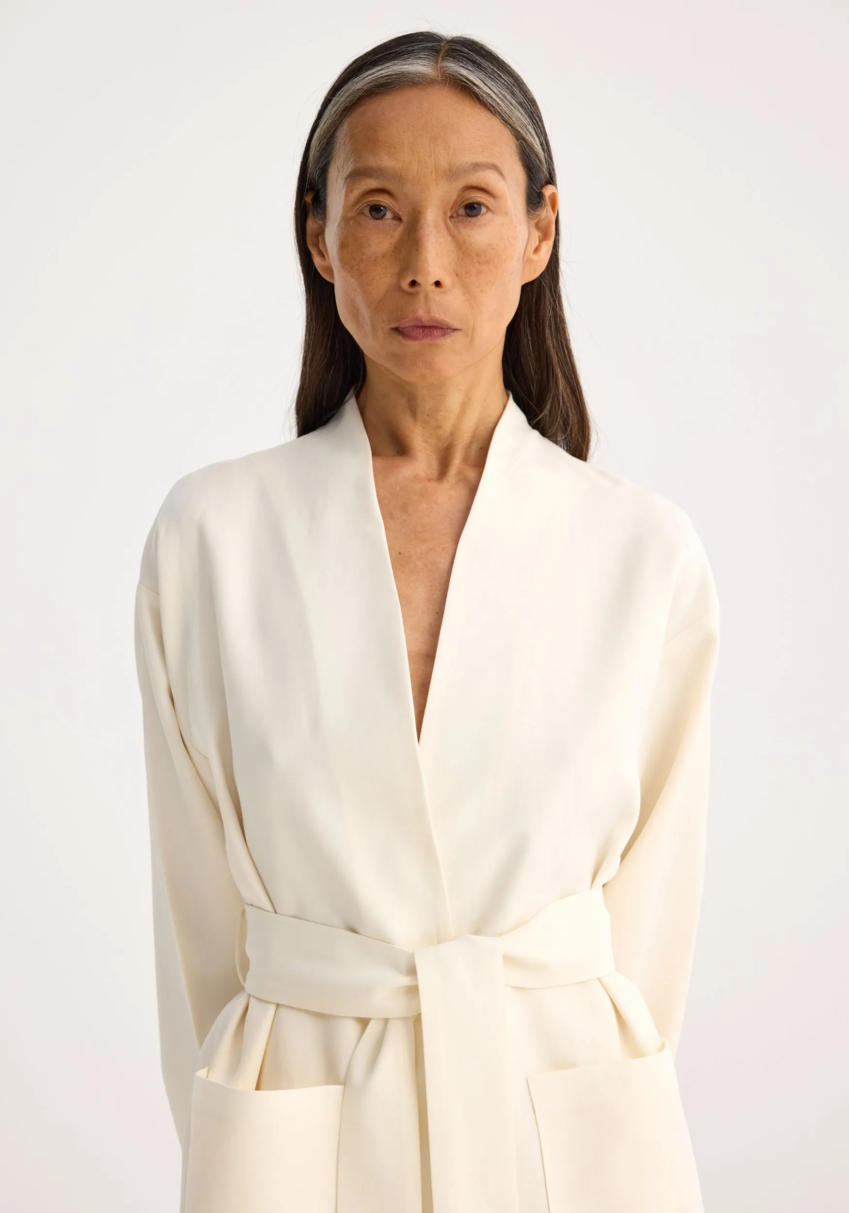 Kimono-style belted jacket | off white