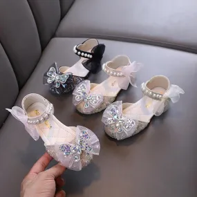 Versatile Princess Shoes for Every Occasion Sweet Bow and Pearl Design for an Elegant Look Shiny Shoes Designed for Little Princesses