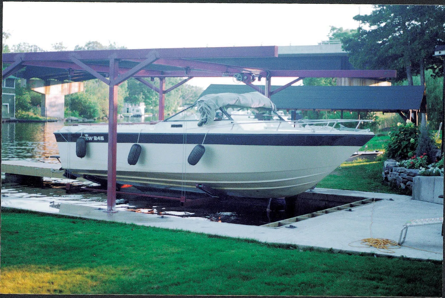 Wet Slip Boat Lifts AS3500